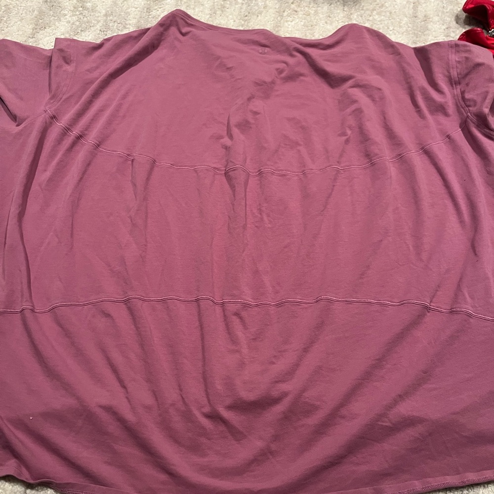 Lululemon tee - Picture 3 of 4